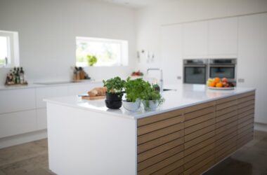 Jak zadbać o higienę w kuchni, używając ekologicznych środków czyszczących?